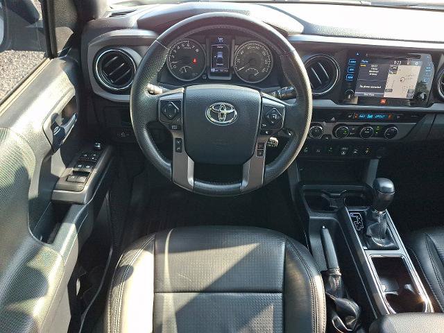Used 2018 Toyota Tacoma TRD Sport w/ TRD Premium Sport Package AWD/4WD image 11