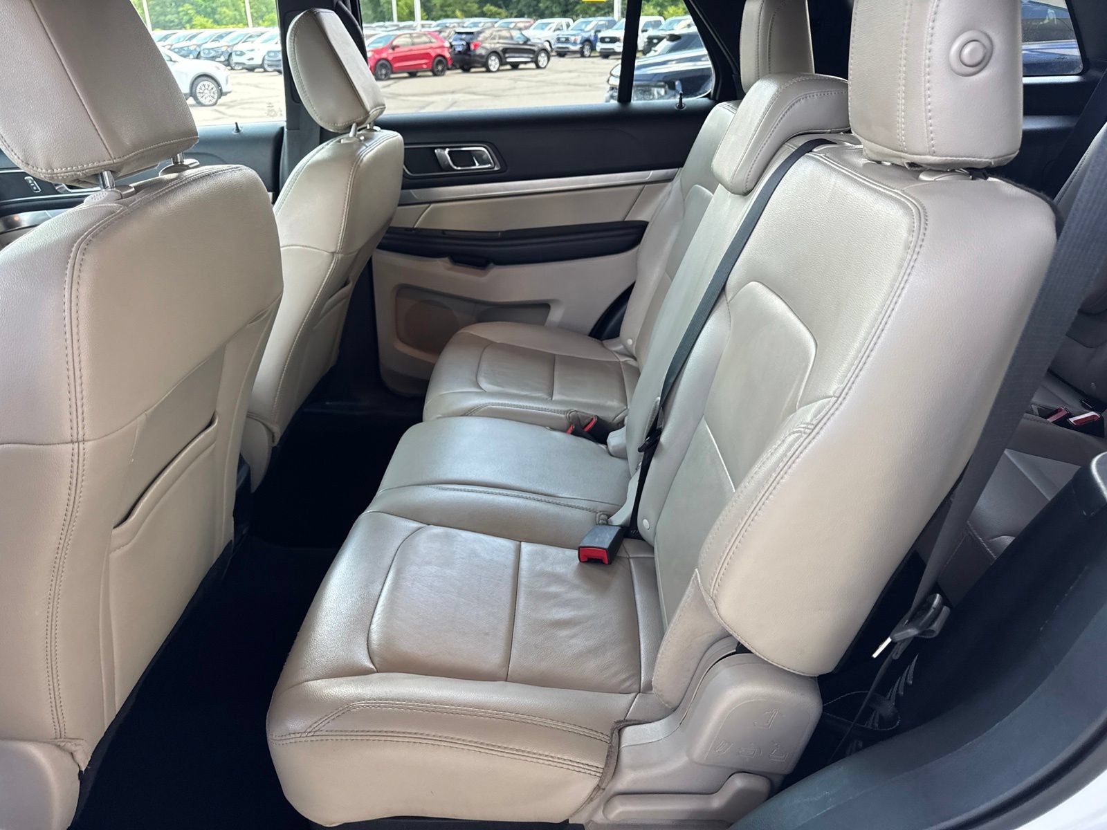 Certified 2018 Ford Explorer XLT w/ Equipment Group 202A FWD image 33