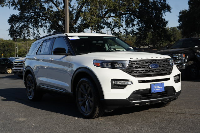 Certified 2023 Ford Explorer XLT w/ Equipment Group 202A RWD image 7