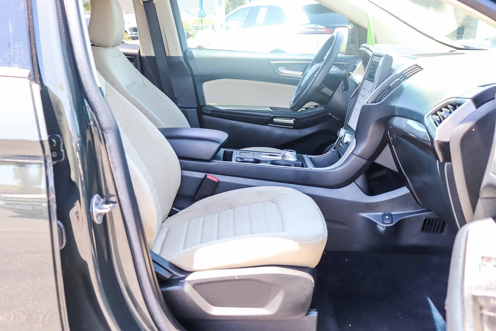 Certified 2023 Ford Edge SE w/ Black Appearance Package AWD/4WD image 16