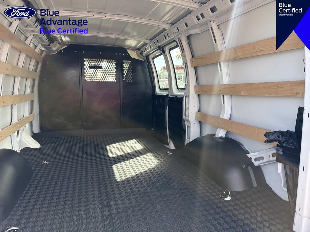 Used 2025 Chevrolet Express 2500 w/ Driver Convenience Package RWD image 8