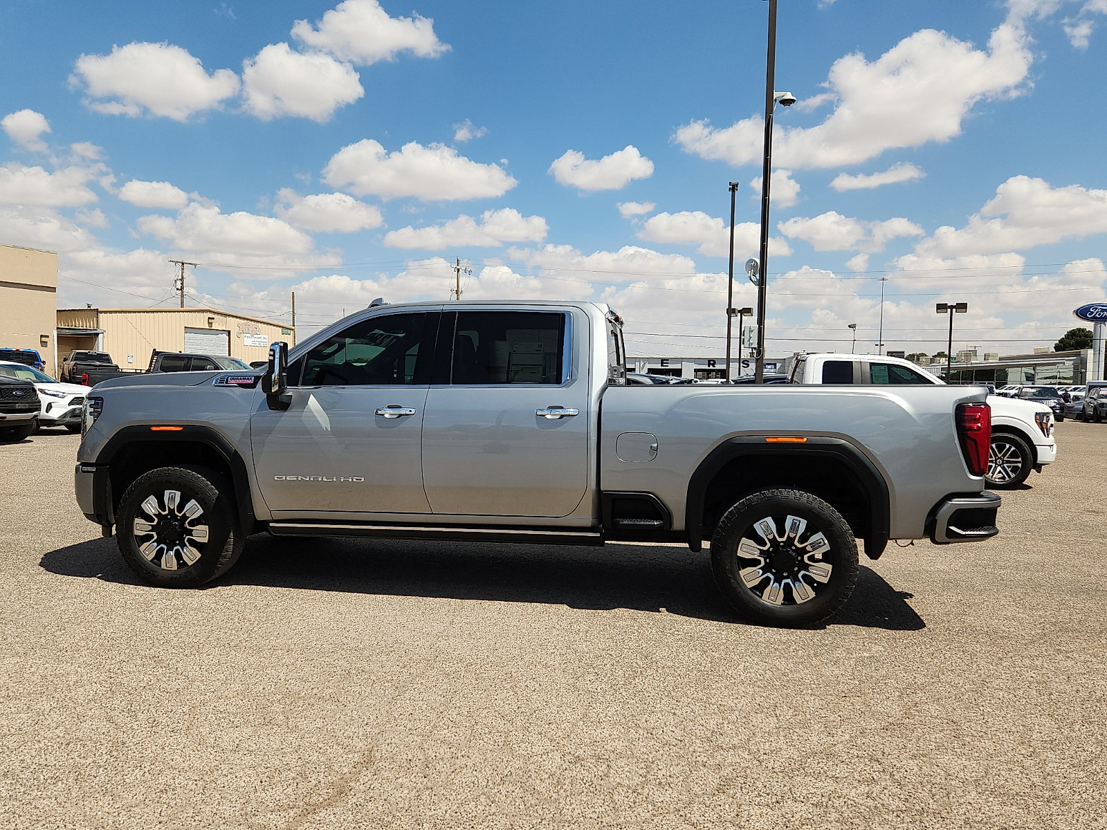 Used 2025 GMC Sierra 2500 Denali w/ Denali Reserve Package AWD/4WD image 4