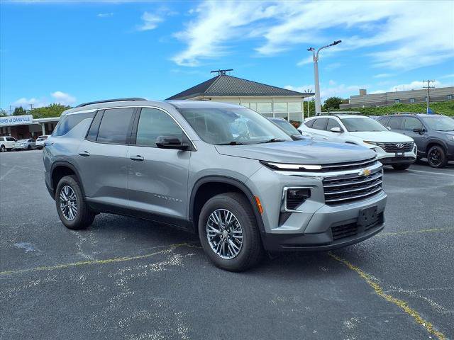 Used 2025 Chevrolet Traverse LT image 1