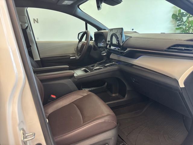 Used 2021 Toyota Sienna Platinum FWD image 6