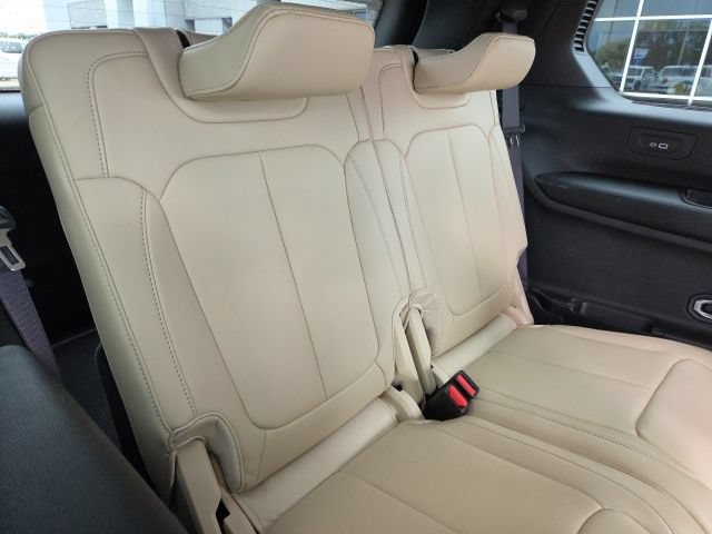 Used 2025 Jeep Grand Cherokee L Limited w/ Black Appearance Package RWD image 23