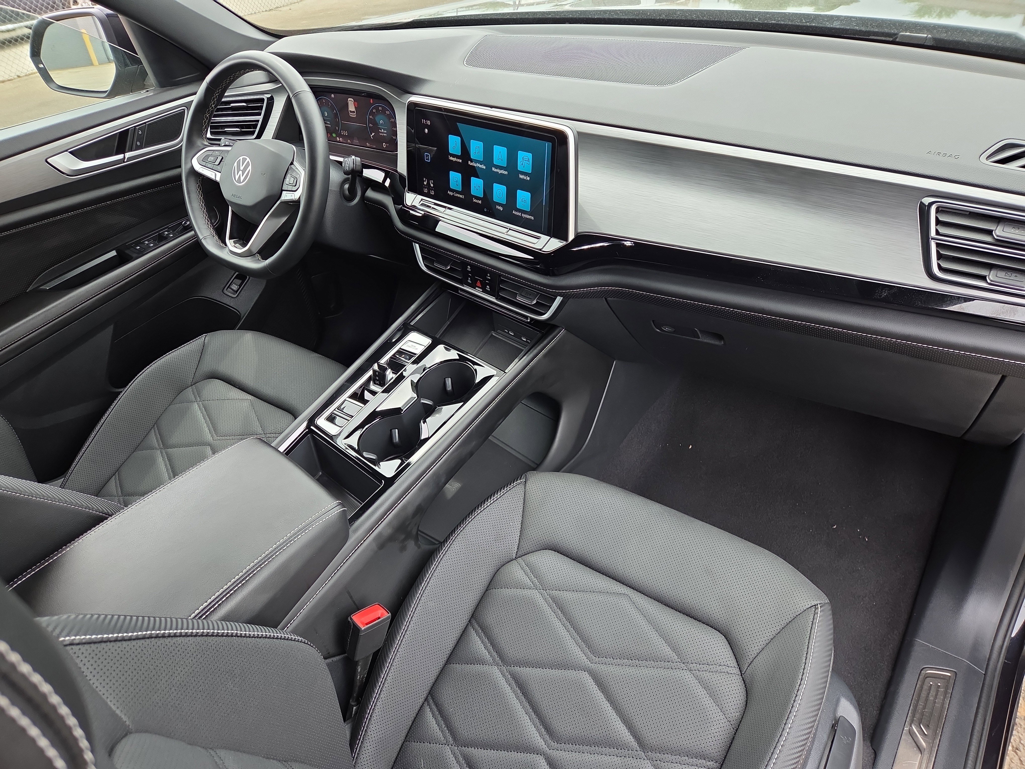 Used 2024 Volkswagen Atlas Cross Sport SE FWD image 17