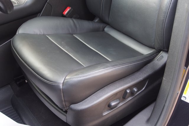 Used 2023 Cadillac XT4 Luxury w/ Cold Weather Package FWD image 17