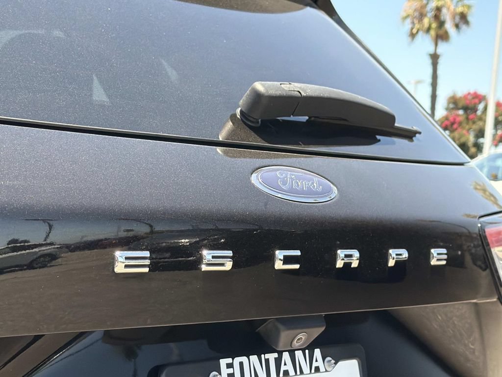 Certified 2021 Ford Escape SE w/ SE Sport Appearance Package FWD image 9