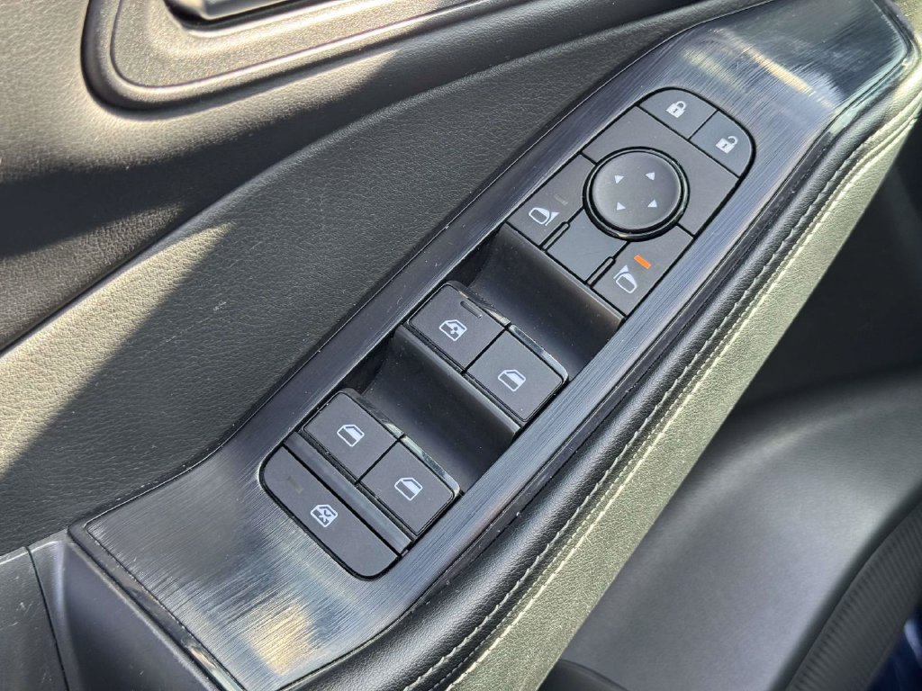 Used 2025 Nissan Rogue SV FWD image 19