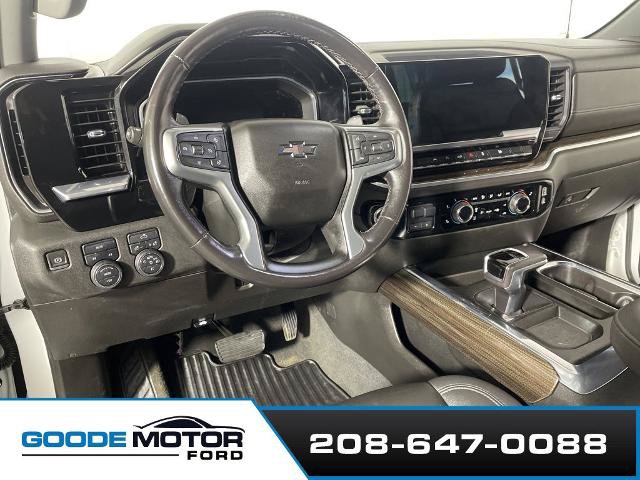 Used 2022 Chevrolet Silverado 1500 RST w/ Convenience Package II AWD/4WD image 9