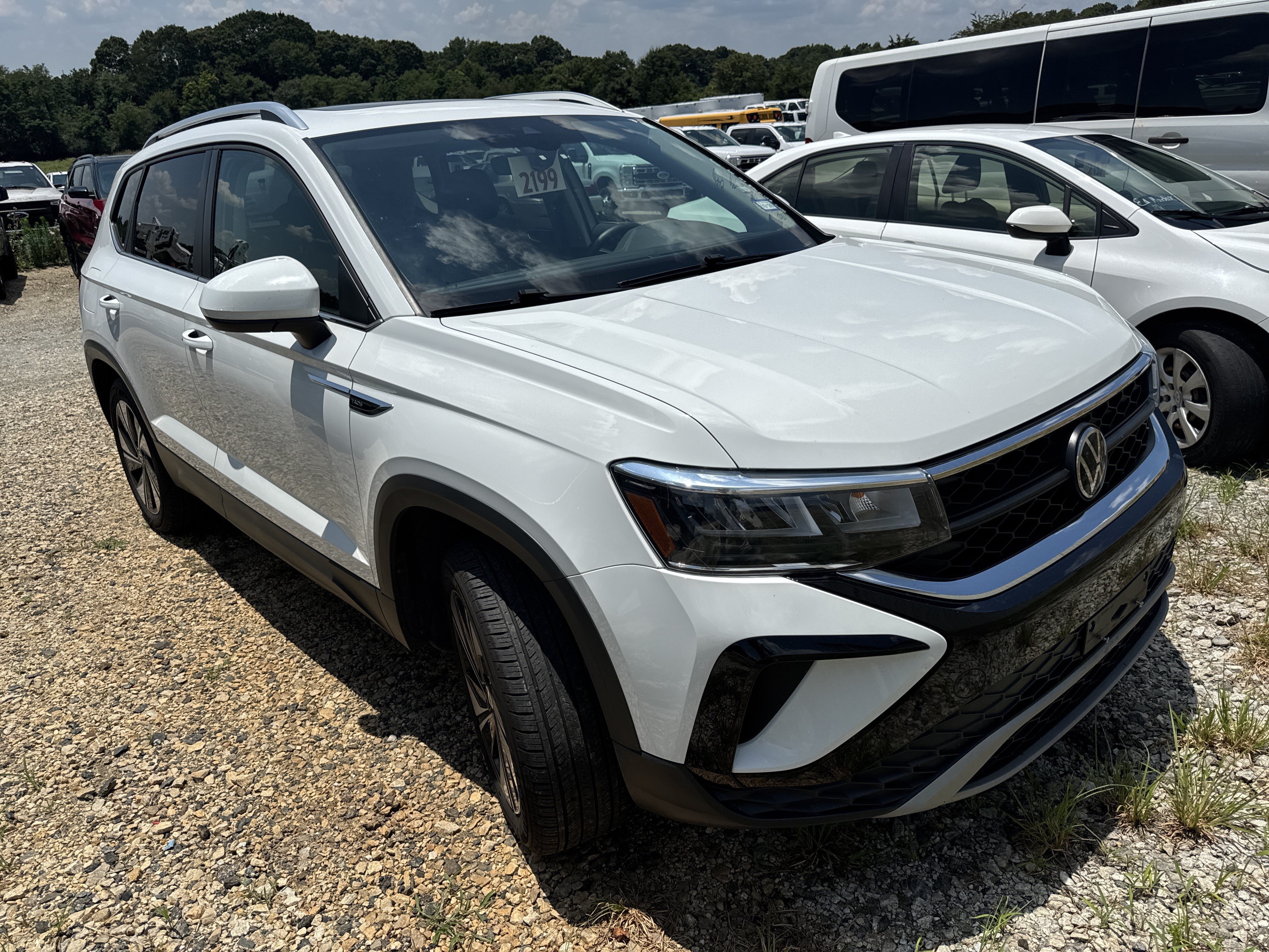Used 2024 Volkswagen Taos SE AWD/4WD image 3