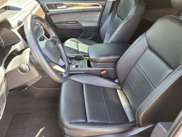 Used 2023 Volkswagen Atlas SE w/ Black Wheel Package FWD image 16