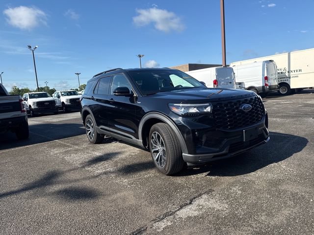 Certified 2025 Ford Explorer ST-Line AWD/4WD image 8