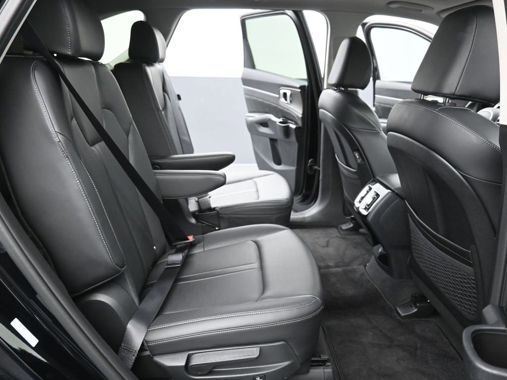 Used 2025 Kia Sorento SX image 12
