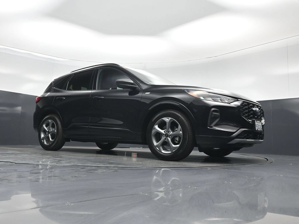 Certified 2023 Ford Escape ST-Line w/ Tech Pack #1 FWD image 4