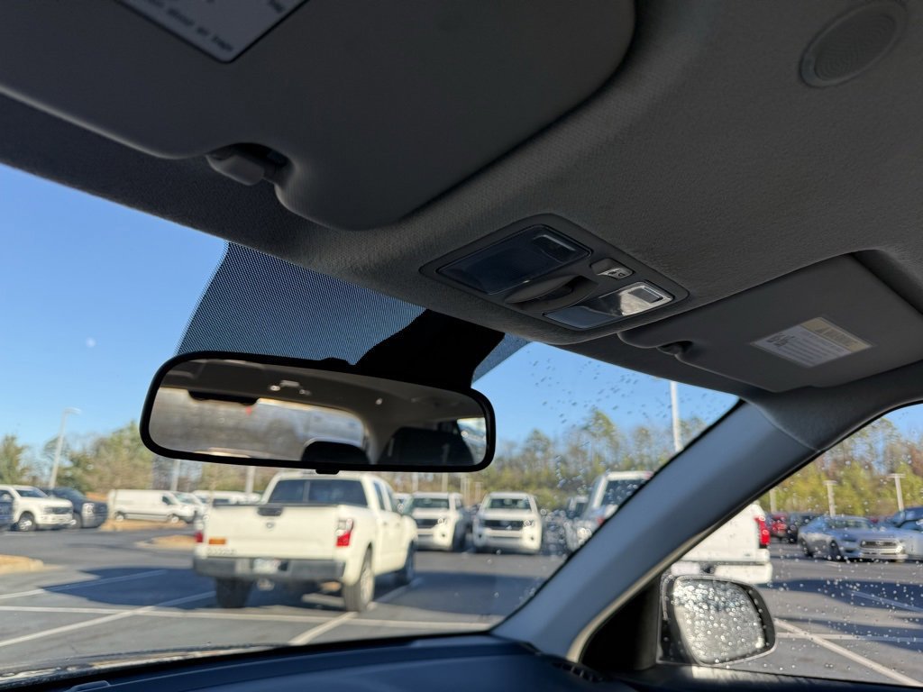 Used 2025 Hyundai Venue SEL image 21