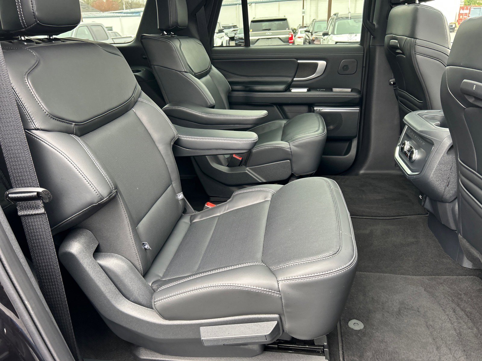 Certified 2025 Ford Expedition Max Platinum w/ Stealth Performance Package AWD/4WD image 25