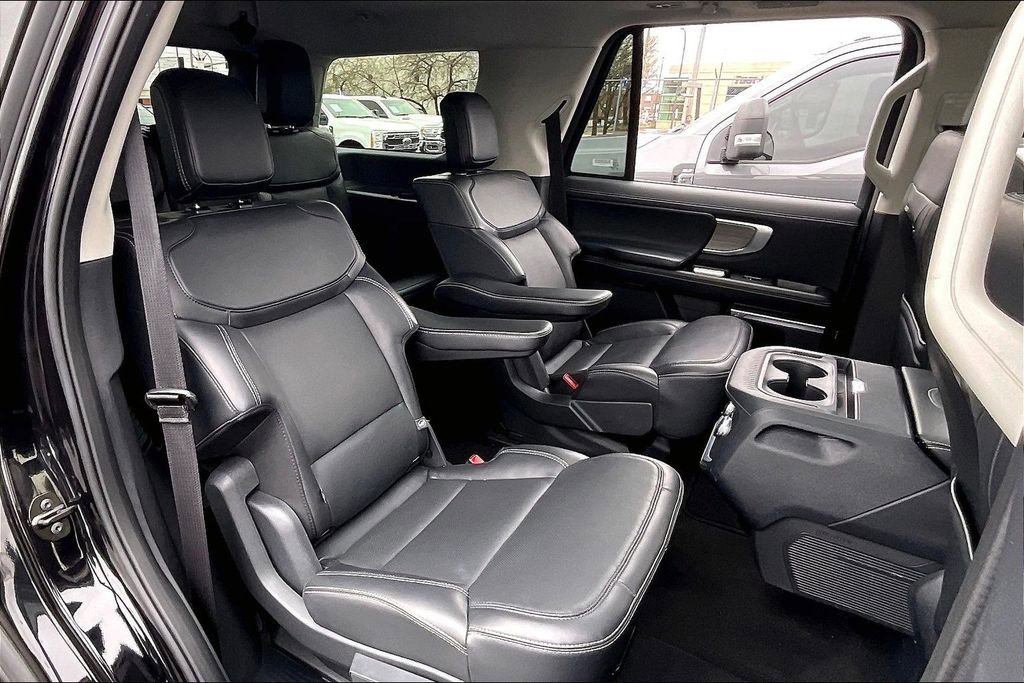 Certified 2025 Ford Expedition Platinum image 25