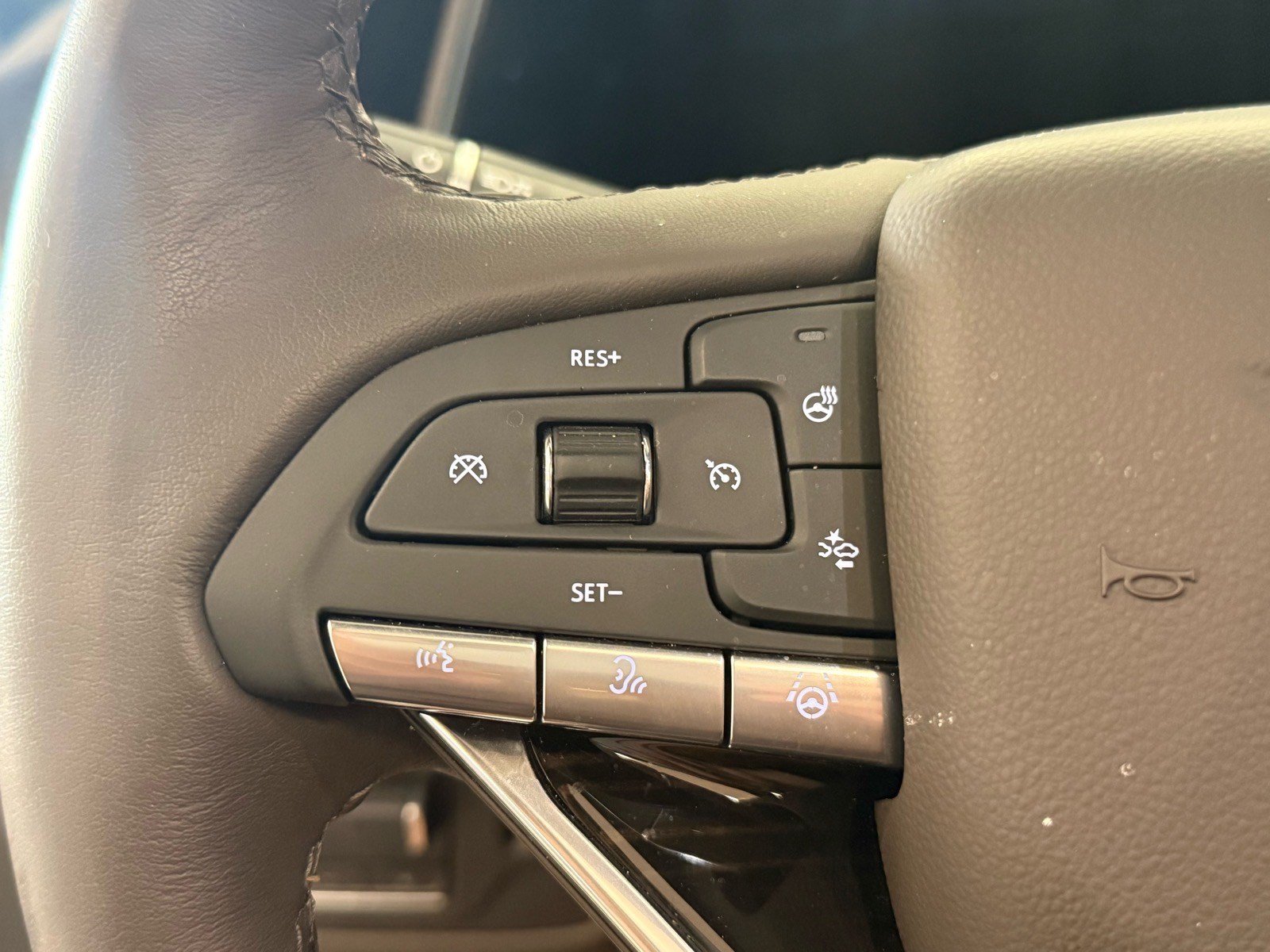 Used 2023 Cadillac Escalade Premium Luxury w/ Performance Package AWD/4WD image 21