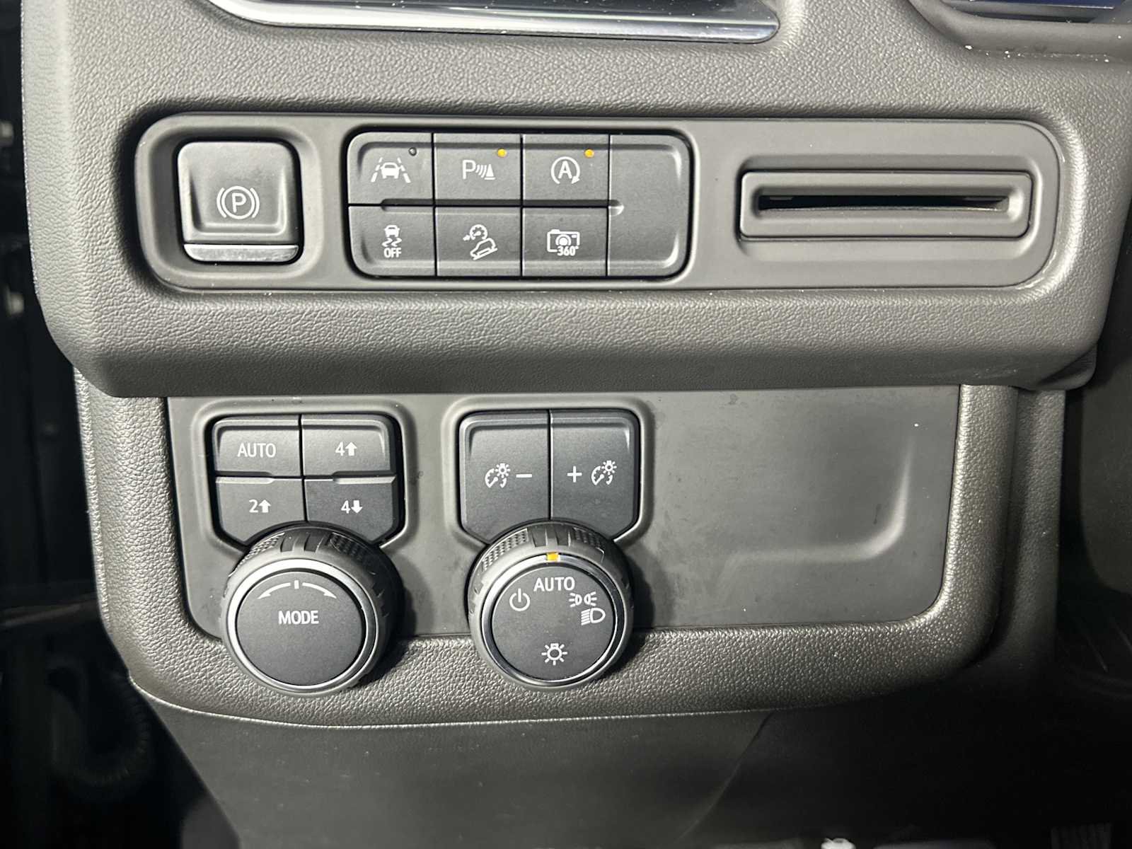 Used 2023 Chevrolet Tahoe Z71 w/ Luxury Package image 26