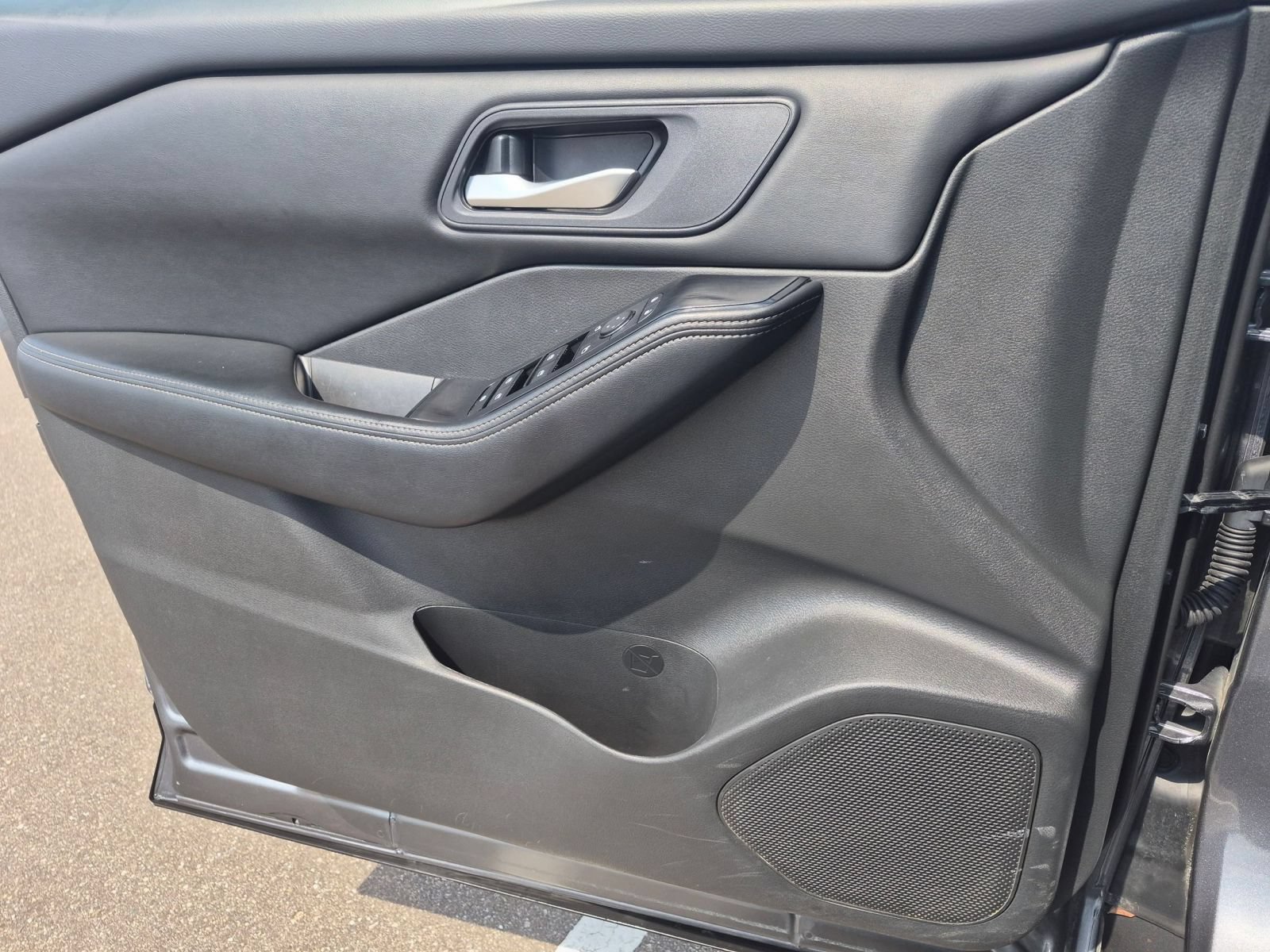 Used 2024 Nissan Rogue SV AWD/4WD image 14