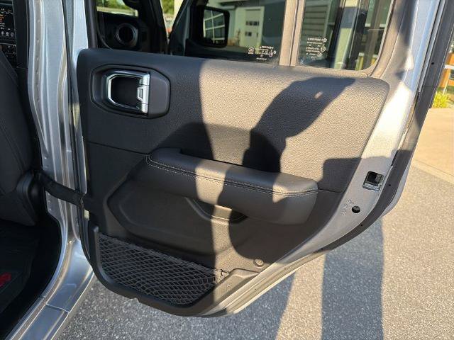 Used 2018 Jeep Wrangler Unlimited Sahara AWD/4WD image 29