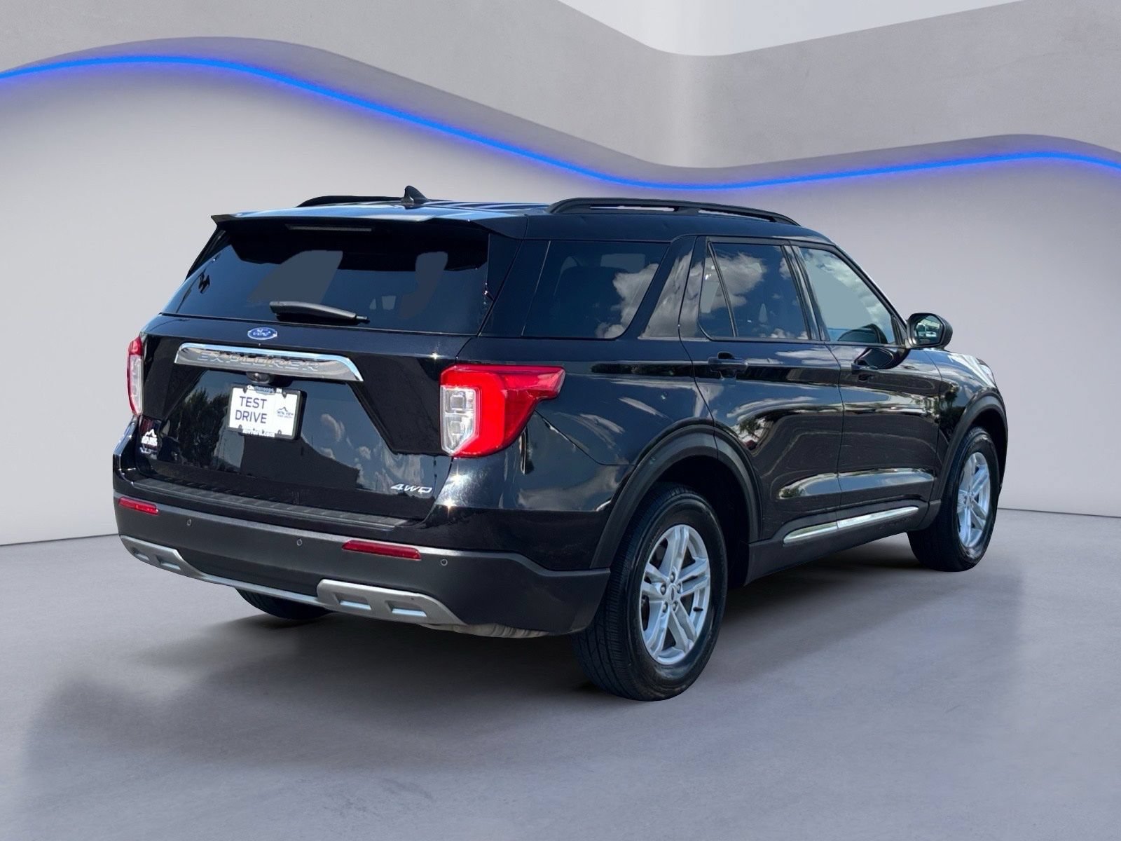 Certified 2023 Ford Explorer XLT w/ Equipment Group 202A AWD/4WD image 6