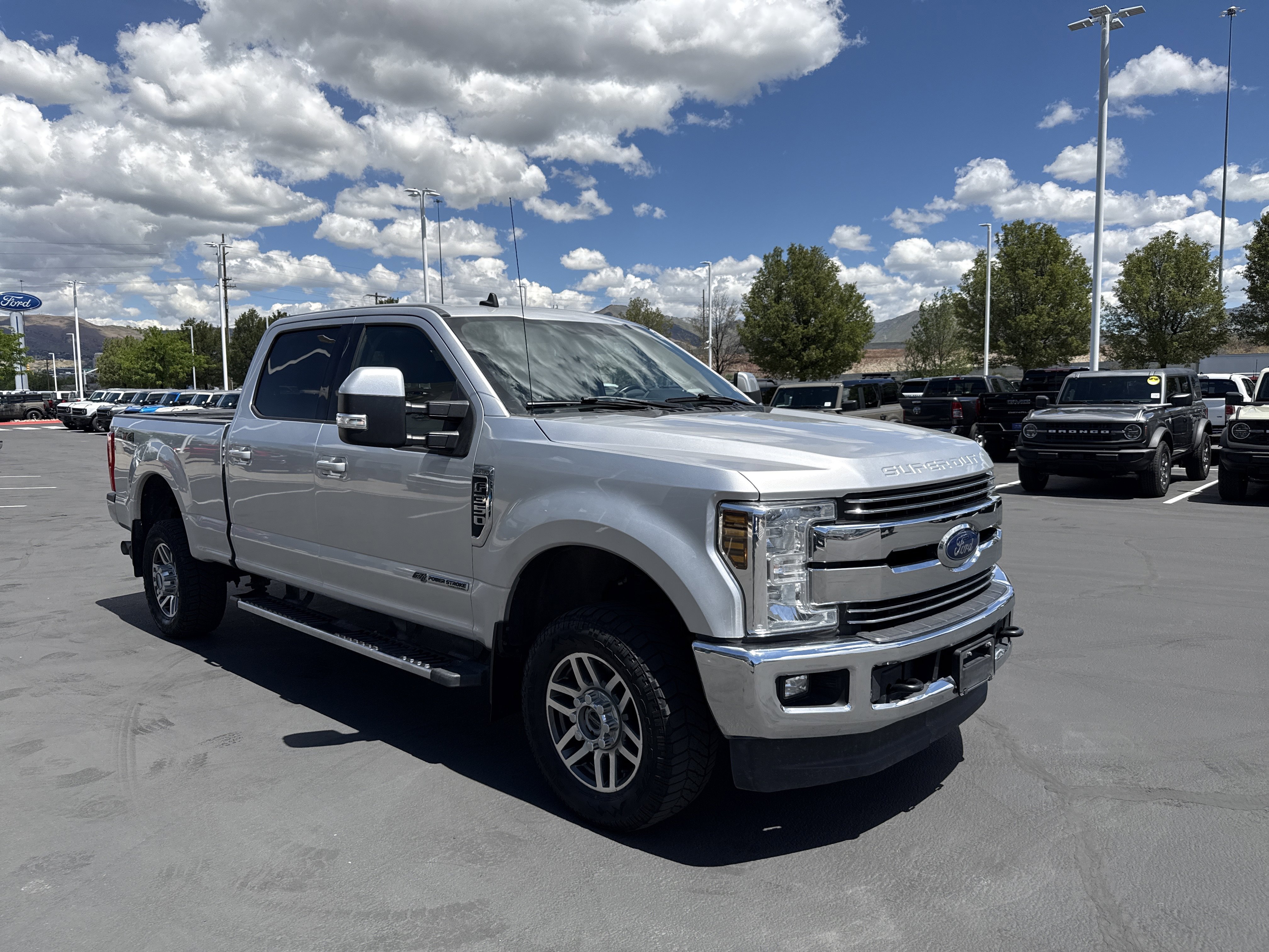 Certified 2019 Ford F350 Lariat w/ Camper Package AWD/4WD image 8