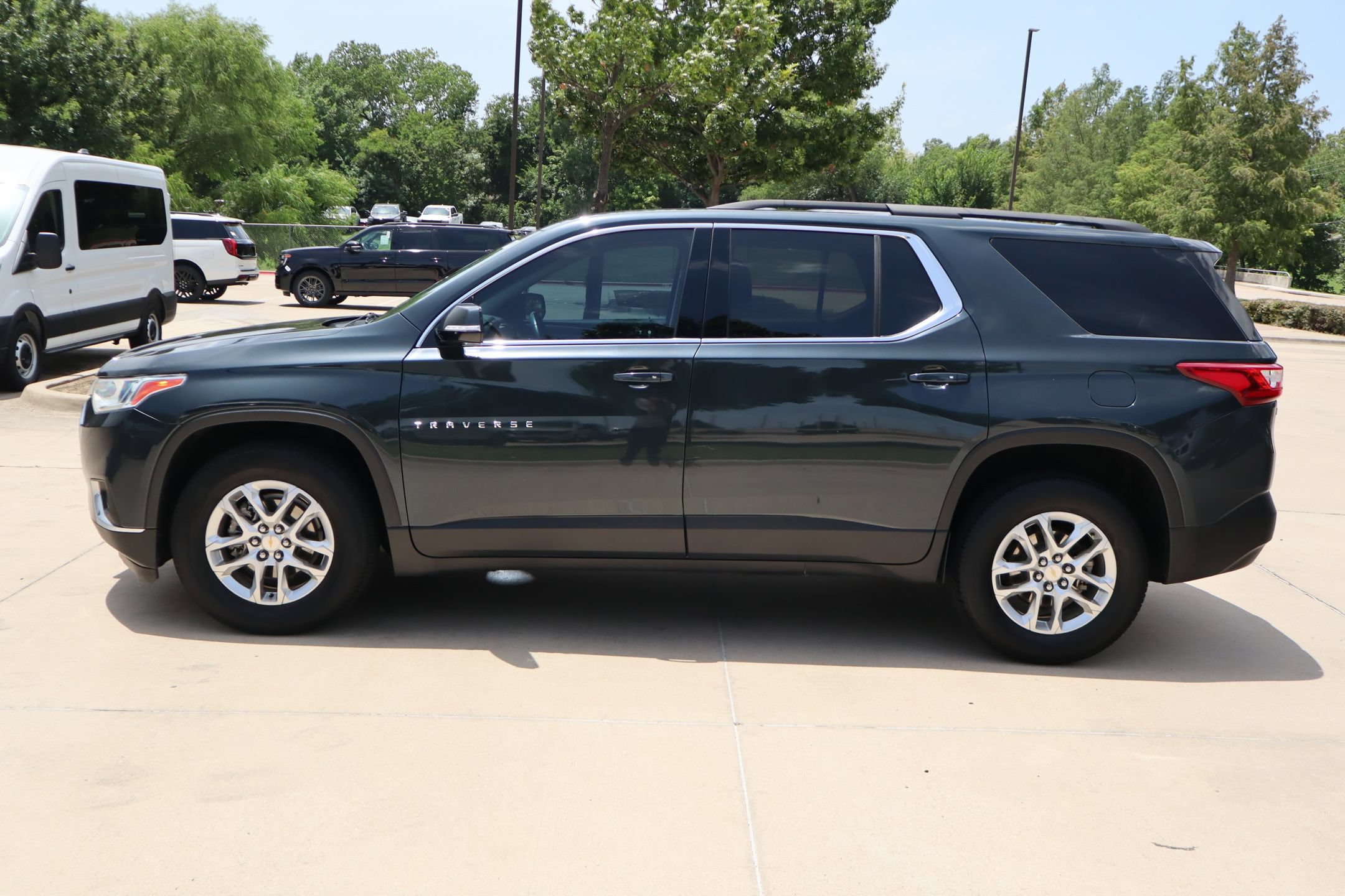 Used 2020 Chevrolet Traverse LT FWD image 7