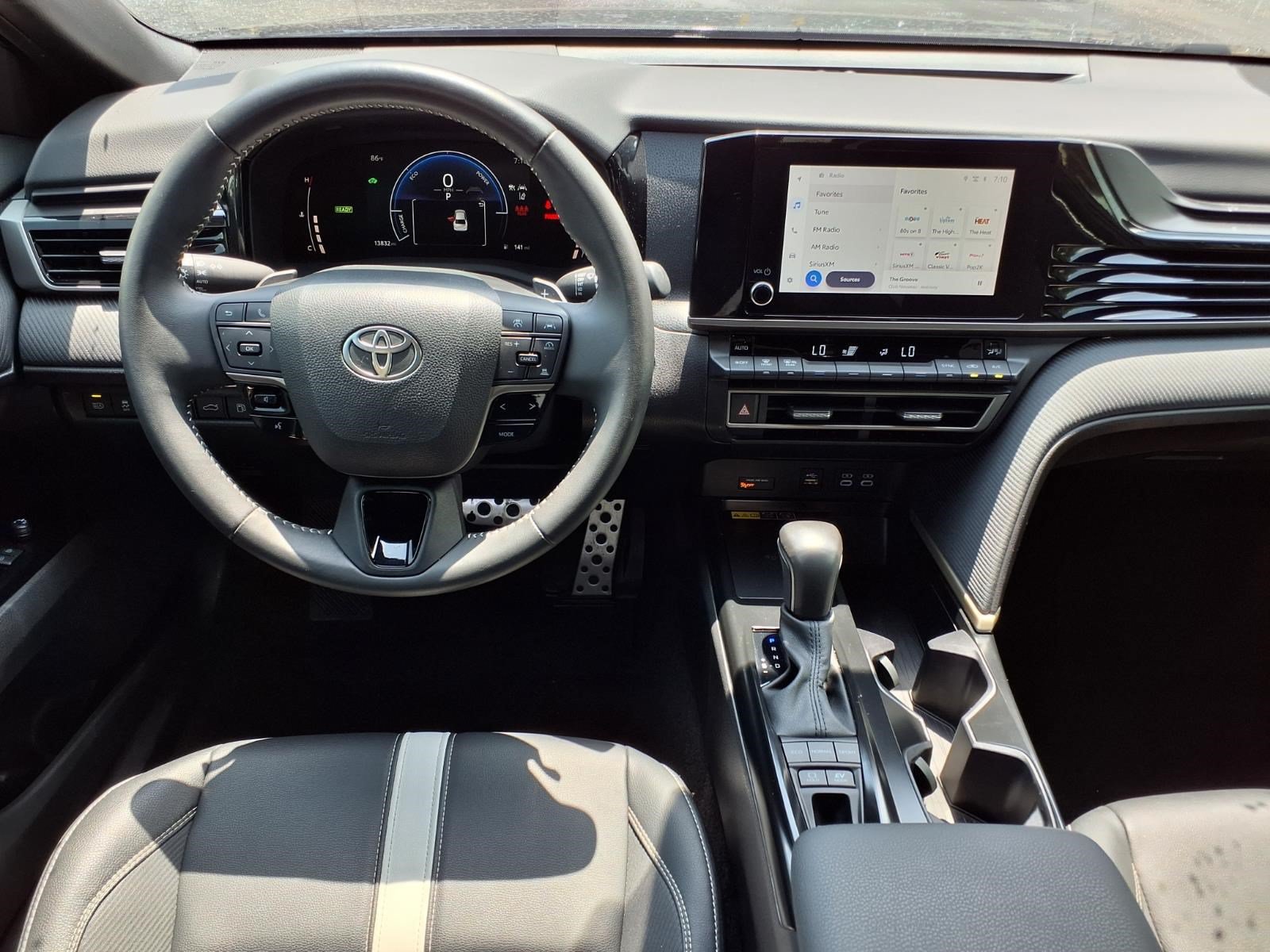 Used 2025 Toyota Camry SE FWD image 13