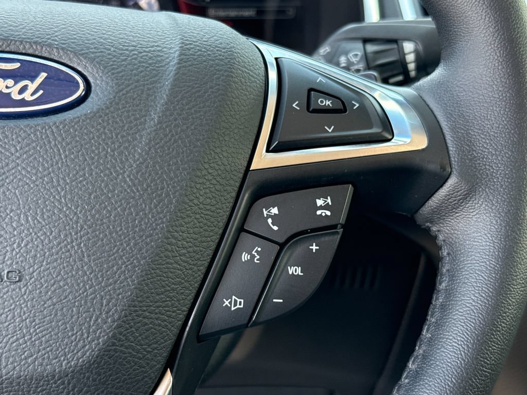 Certified 2018 Ford Edge Titanium FWD image 17