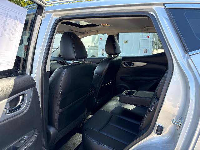Used 2020 Nissan Rogue Sport SL w/ Premium Package FWD image 11