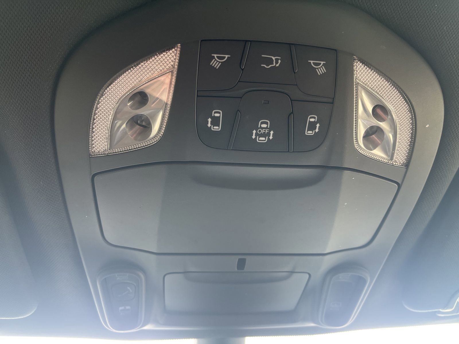 Used 2025 Chrysler Pacifica Limited image 31