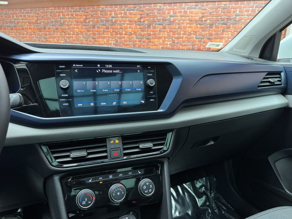 Used 2023 Volkswagen Taos SE w/ Panoramic Sunroof Package AWD/4WD image 19