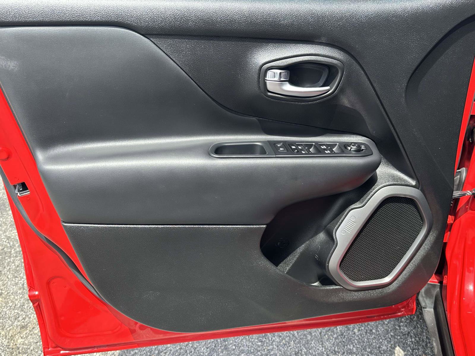 Used 2019 Jeep Renegade Limited w/ Quick Order Package 22P FWD image 16