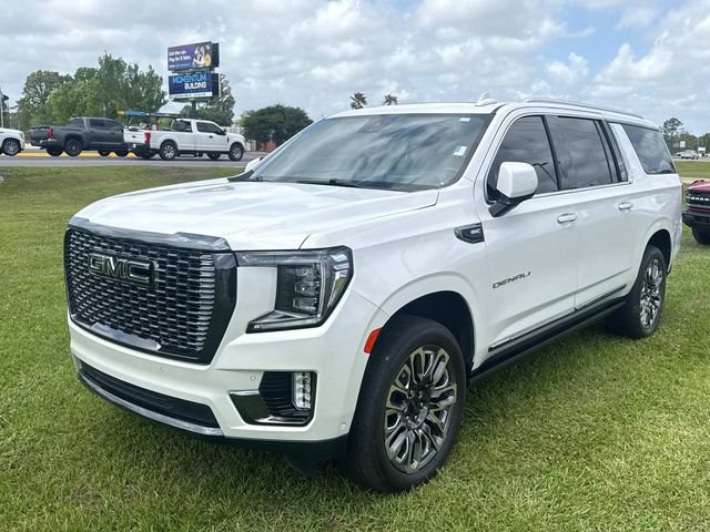 Used 2023 GMC Yukon XL Denali Ultimate AWD/4WD image 3
