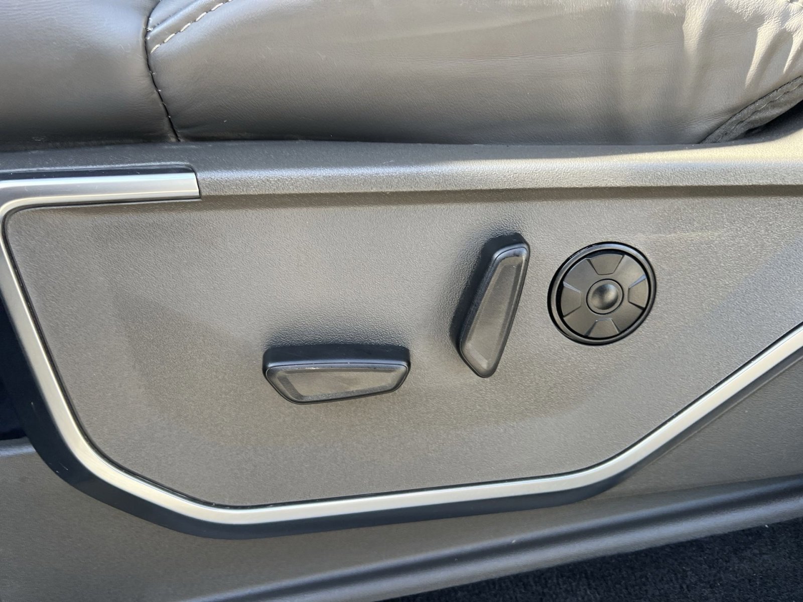 Certified 2025 Ford F450 Platinum w/ Platinum Plus Package image 14