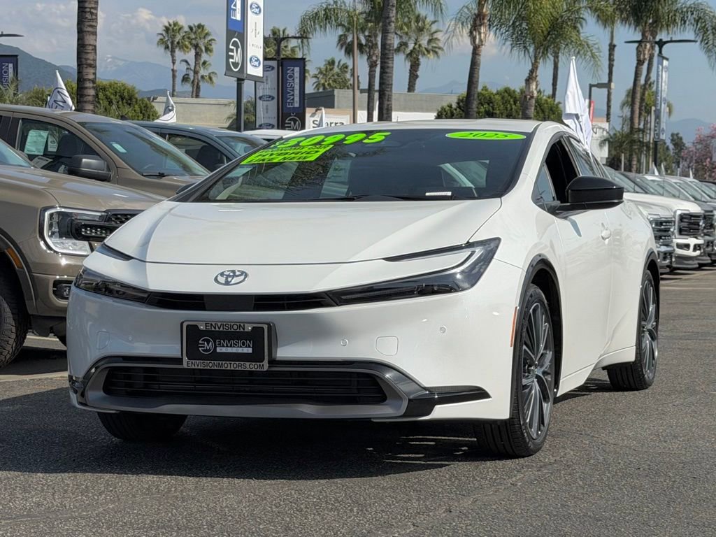 Used 2025 Toyota Prius XLE image 4