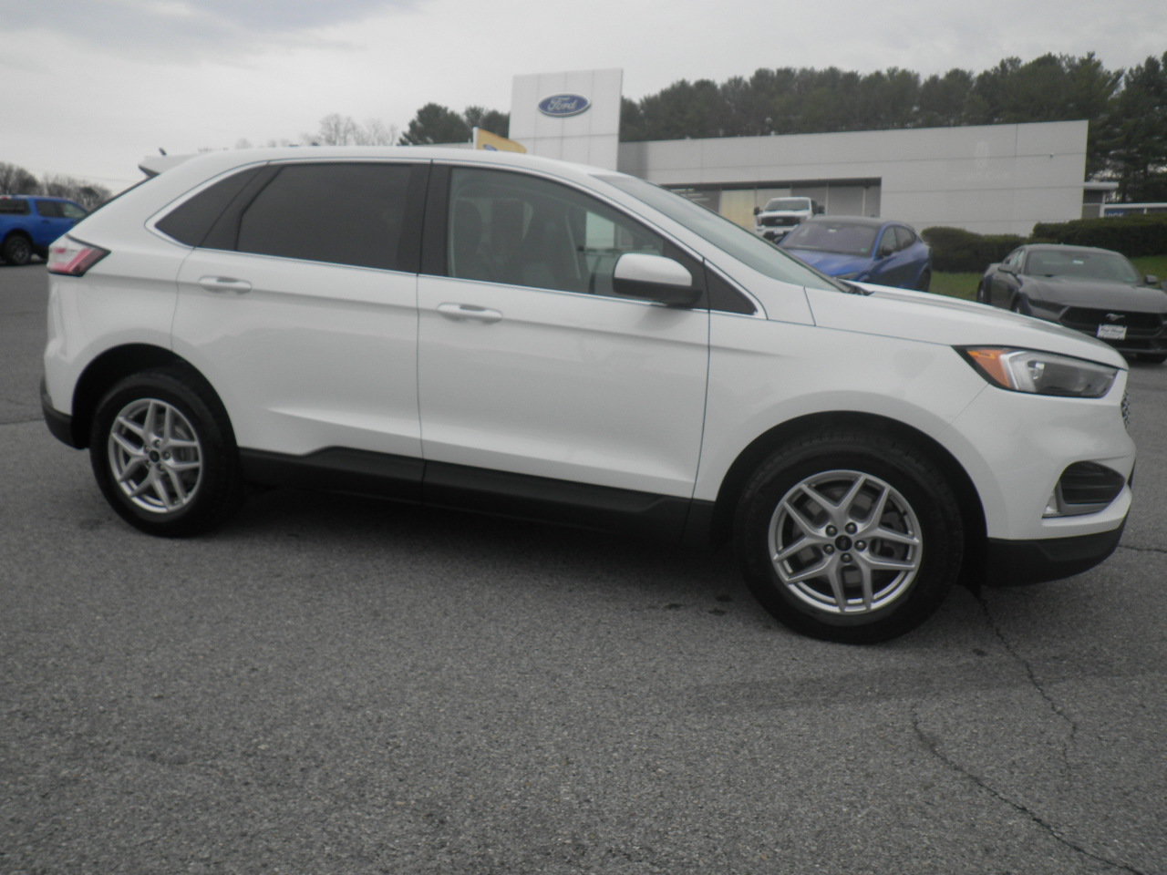 Certified 2024 Ford Edge SEL w/ Convenience Package AWD/4WD image 7