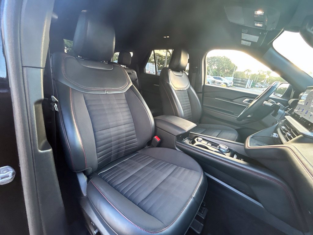 Certified 2025 Ford Explorer ST-Line w/ Premium Package RWD image 25