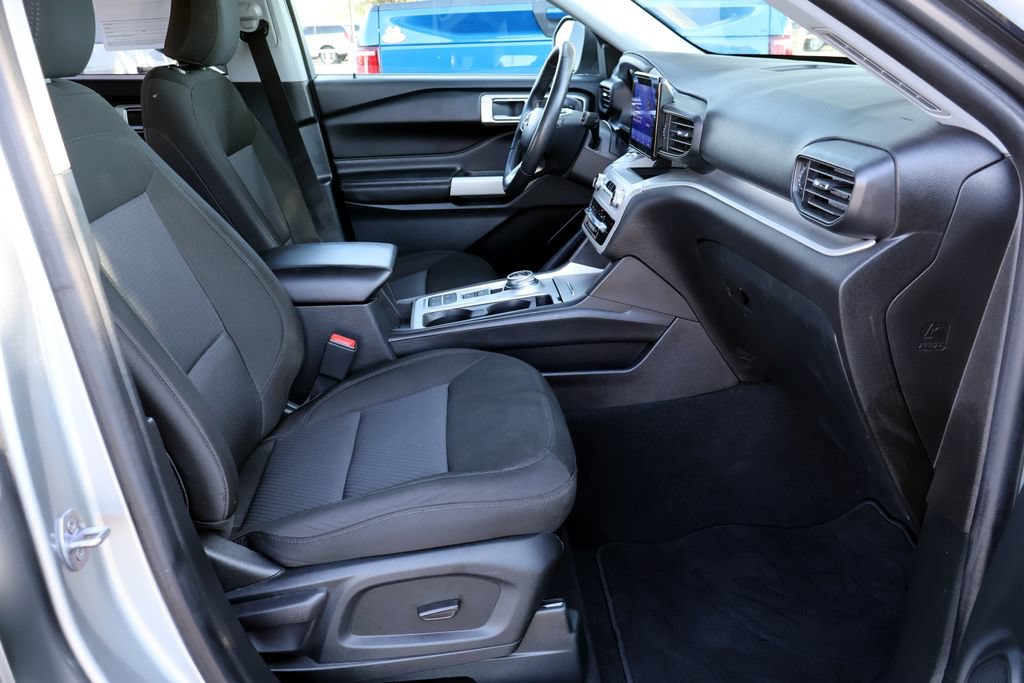 Certified 2024 Ford Explorer XLT RWD image 21
