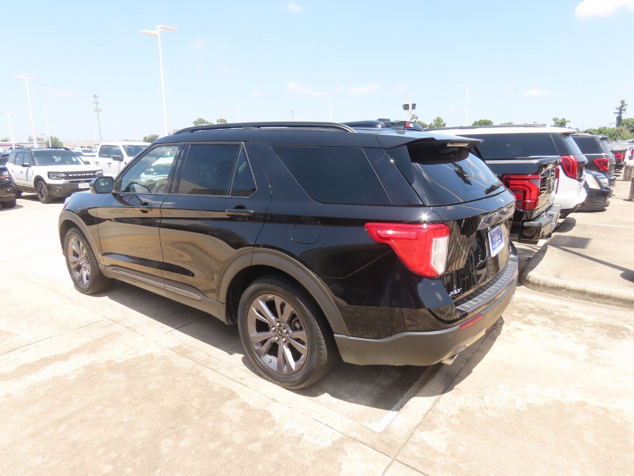 Certified 2023 Ford Explorer XLT w/ Equipment Group 202A RWD image 8