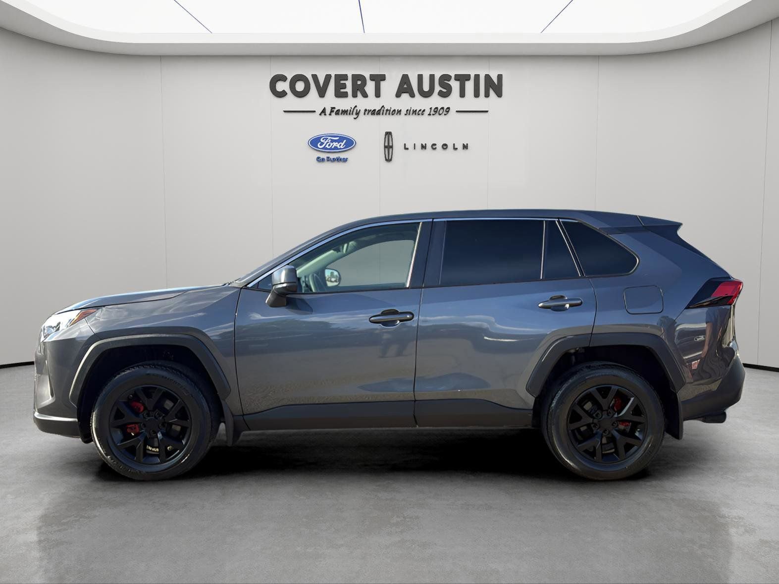 Used 2024 Toyota RAV4 LE image 2