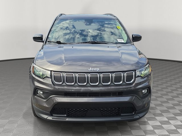 Used 2022 Jeep Compass Latitude w/ Sun and Sound Group FWD image 2