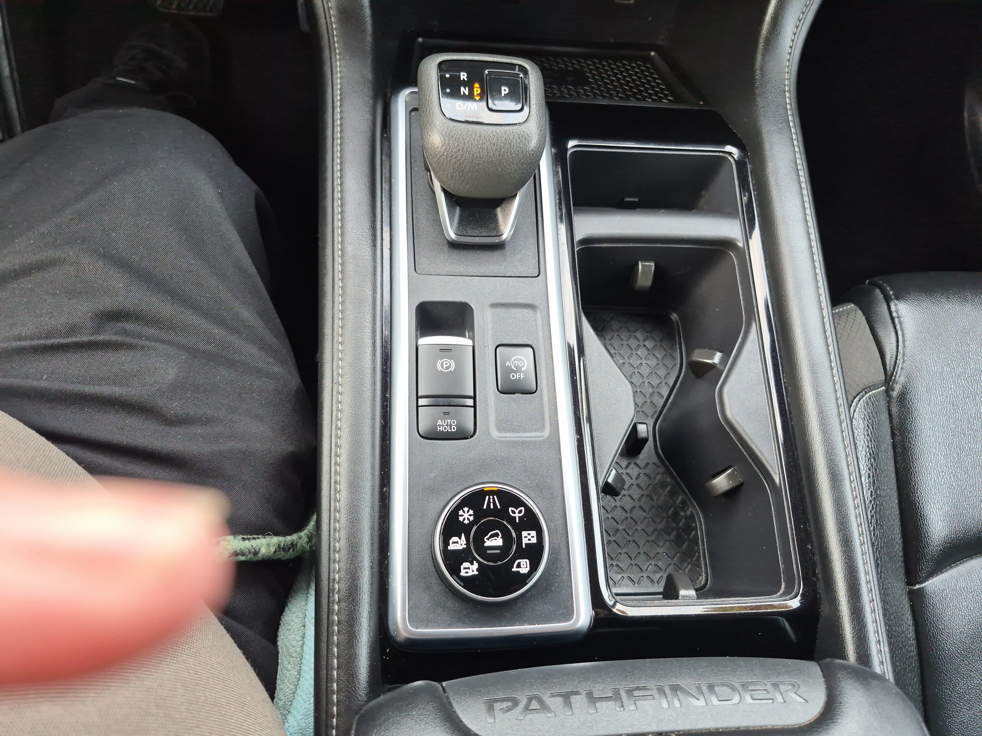 Used 2024 Nissan Pathfinder SL AWD/4WD image 28