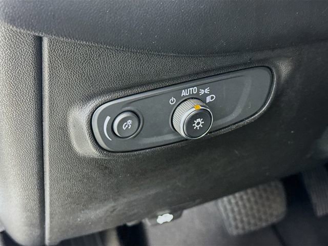 Used 2020 Chevrolet Equinox LS w/ LS Convenience Package image 12