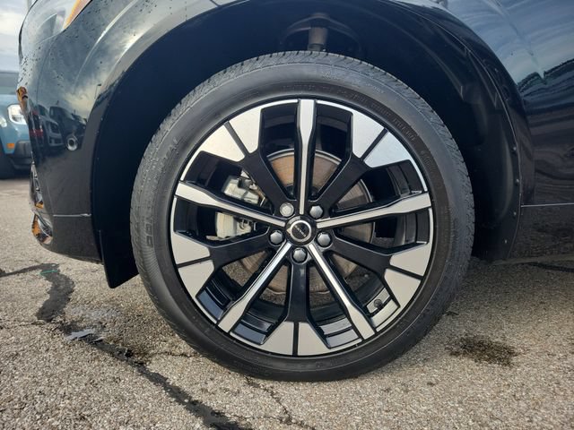 Used 2026 Volvo XC60 B5 Plus w/ Protection Package Premier AWD/4WD image 9