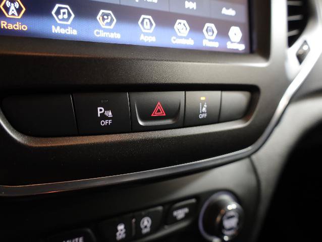 Used 2021 Jeep Cherokee Trailhawk AWD/4WD image 21