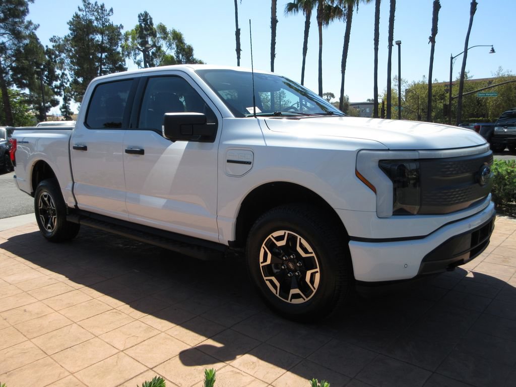 Certified 2023 Ford F150 Lightning XLT AWD/4WD image 7