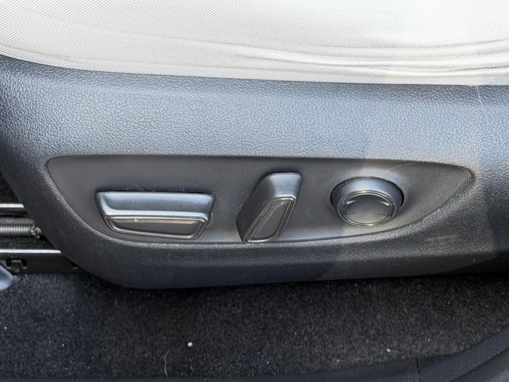Used 2020 Toyota RAV4 XLE w/ Carpet Mat Package FWD image 17
